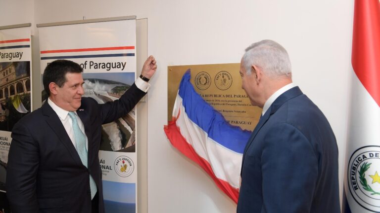 Paraguay President Horacio Cartes, left, and Israeli Prime Minister Benjamin Netanyahu inaugurating Paraguay's embassy in Jerusalem, May 21, 2018. Photo by Amos Ben Gershom/GPO
