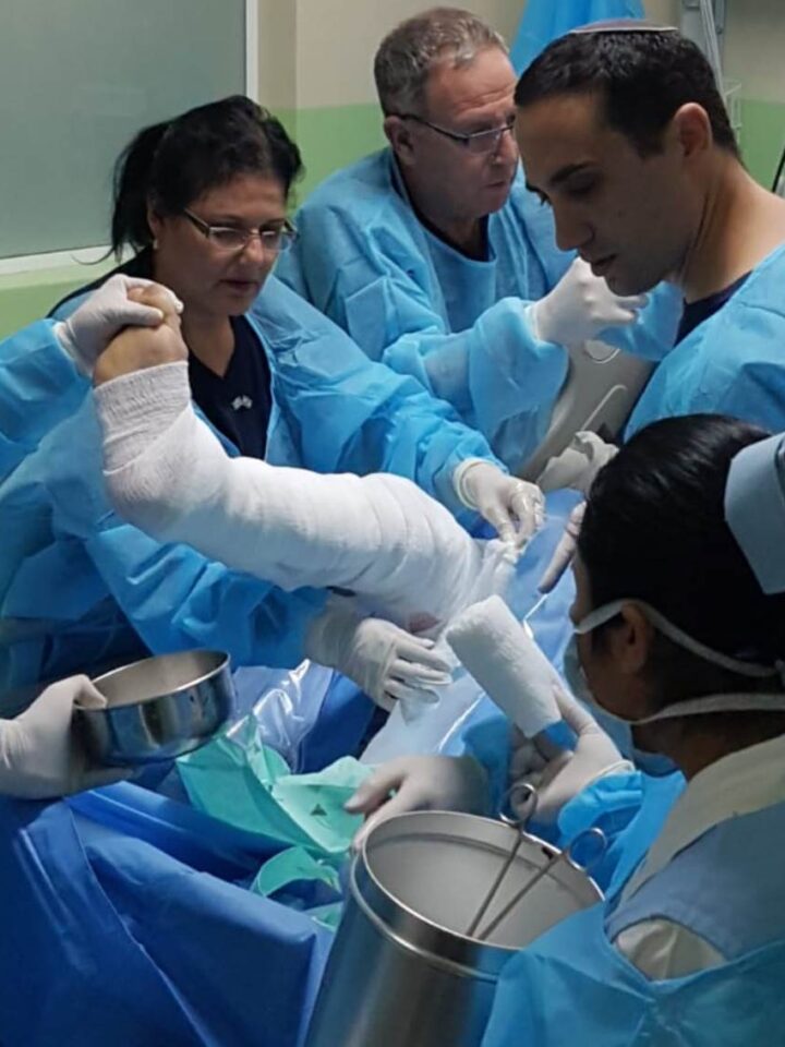 Israeli medical team treating a burn victim in Guatemala City’s Roosevelt Hospital following the Fuego volcano eruption. Photo courtesy of the Ministry of Foreign Affairs