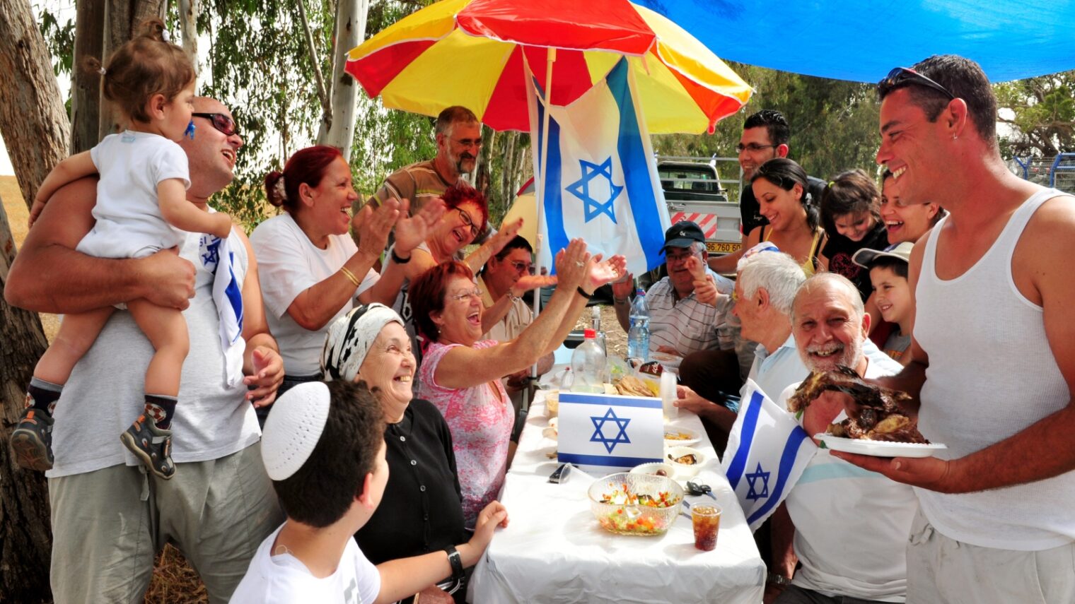 An Israeli family picnicking in Nir Am. Photo by ChameleonsEye/Shutterstock.com