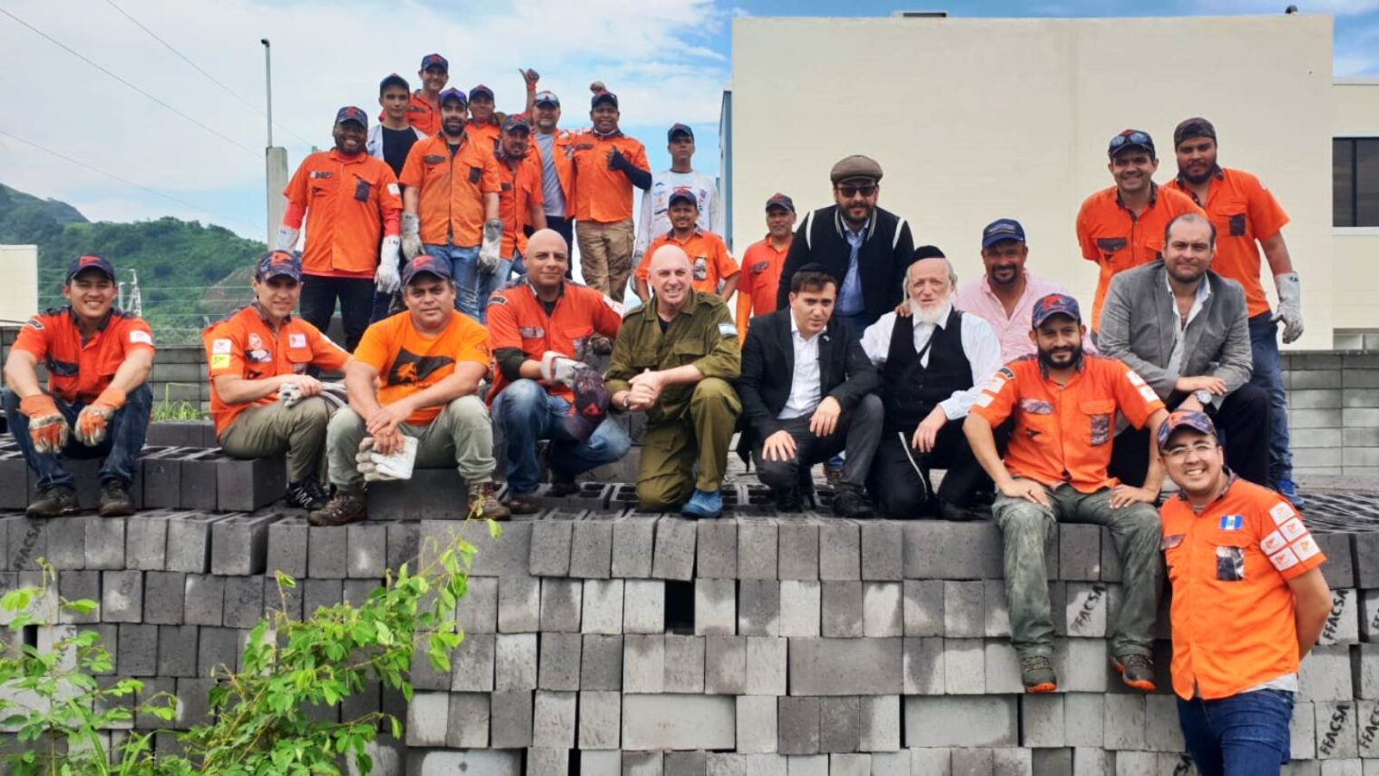ZAKA Chairman Yehuda Meshi-Zahav (in vest) and Guatemala Rabbi Yosef Garmon (in suit) with volunteers building houses for volcano evacuees near Escuintla. Photo: courtesy