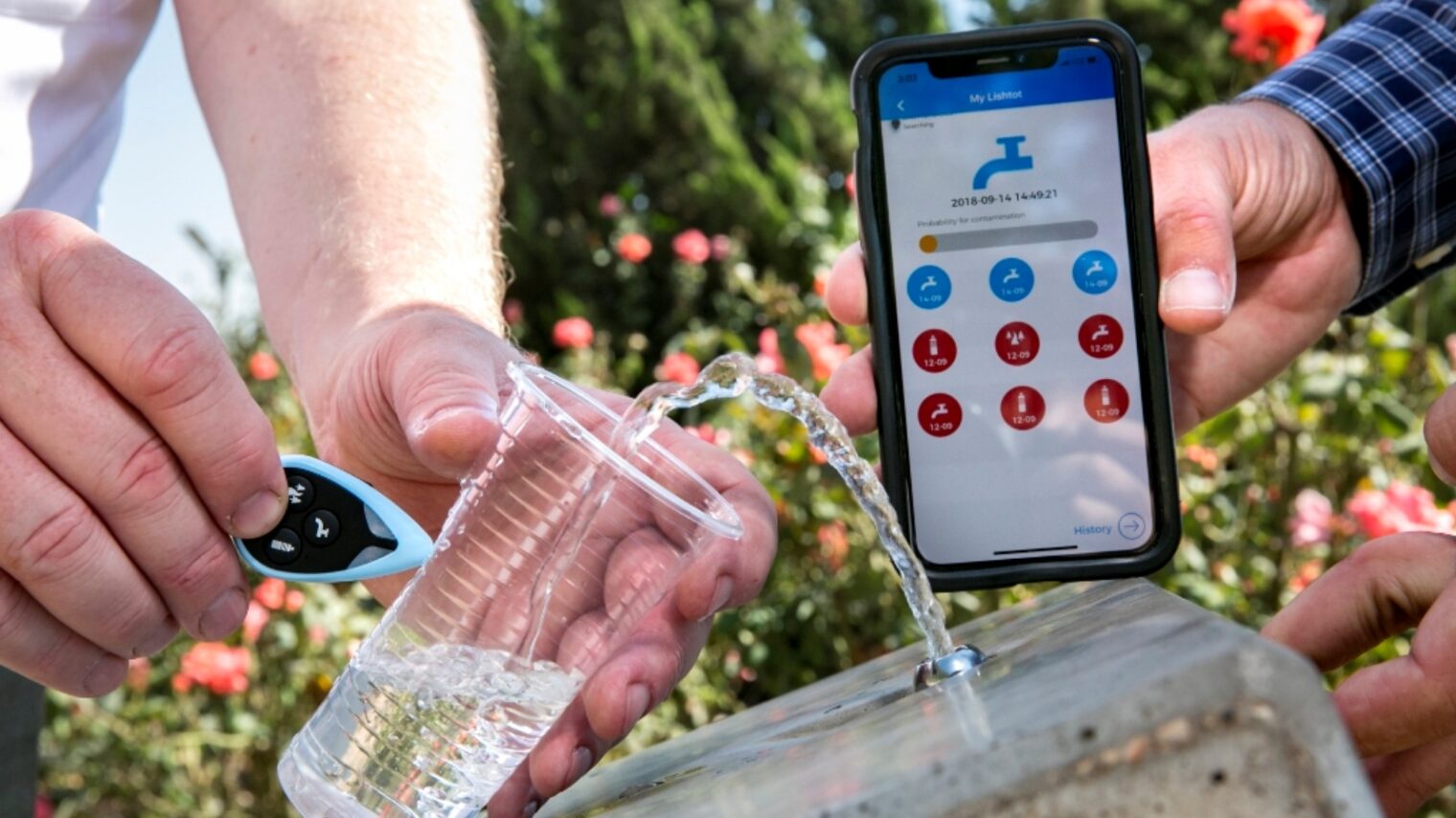Lishtot’s TestDrop Pro finds contaminants in water without touching the water. Photo by Oliver Fitoussi/Lishtot