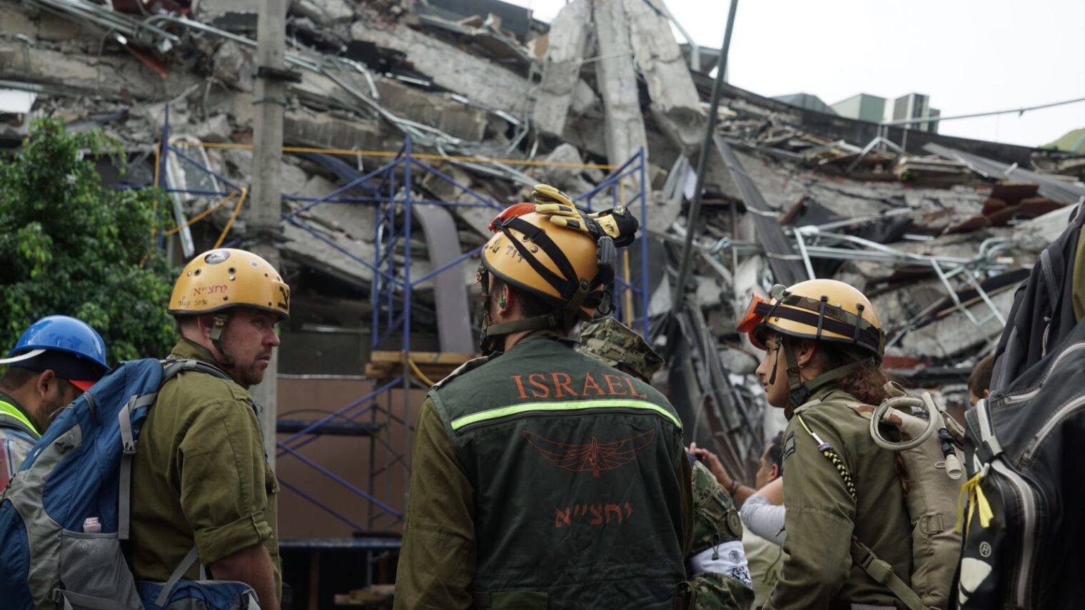 Israel Defense Forces humanitarian aid team in Mexico after the 2017 earthquake. Photo courtesy of IDF Spokesperson’s Office
