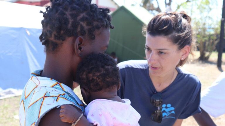 IsraAID's program director Naama Gorodischer with cyclone victims in Mozambique. Photo by Ethan Schwartz
