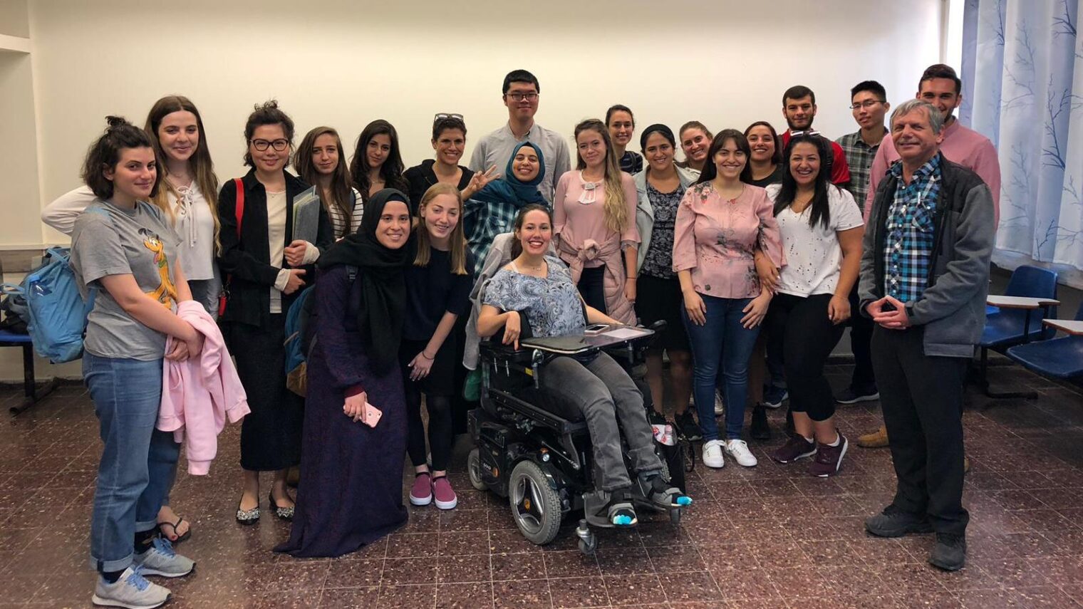 Group photo of the Jewish-Arab interreligious dialogue course at Bar-Ilan University. Photo: courtesy