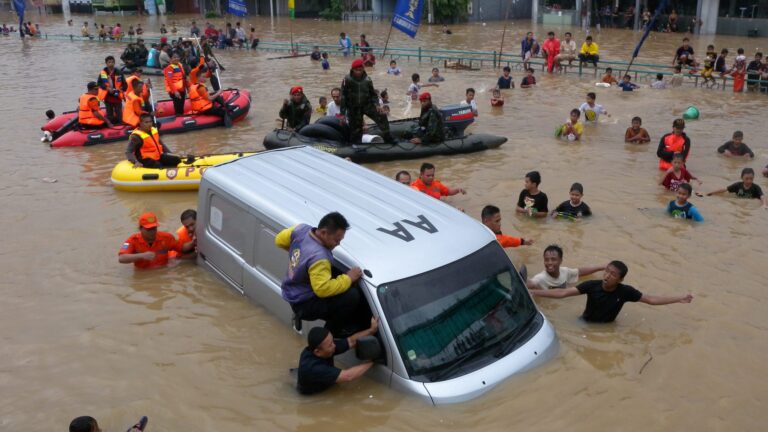 A rescue operation following a flood in Jakarta, Indonesia, in 2014. Photo by Dani Daniar via shutterstock.com
