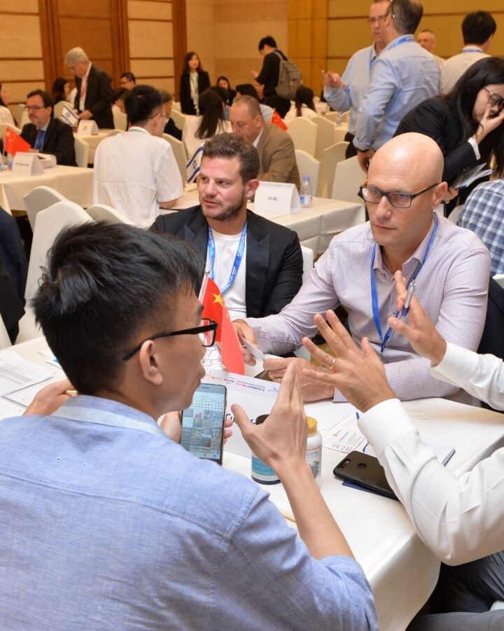Israeli entrepreneurs present their products to Chinese investors at GoforIsrael. Photo: courtesy