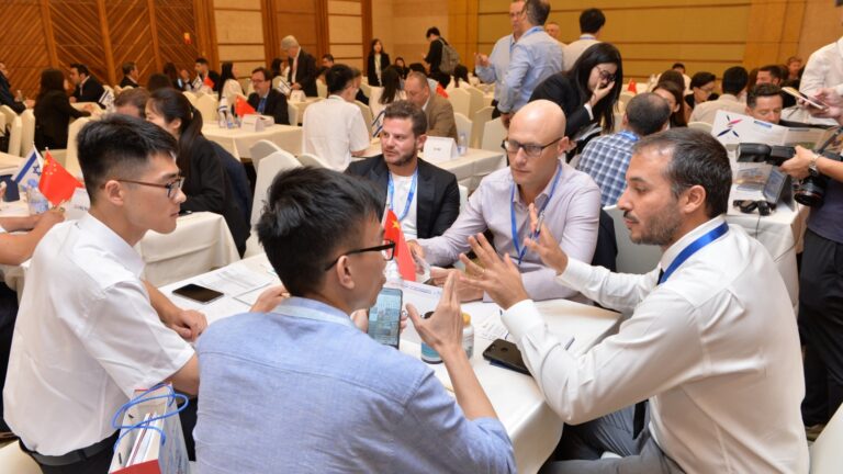 Israeli entrepreneurs present their products to Chinese investors at GoforIsrael. Photo: courtesy