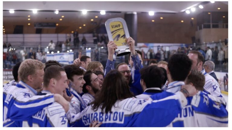 Israelâ€™s gold-medal hockey team in Mexico City, April 2019. Photo by FCOSOTO for IIHF