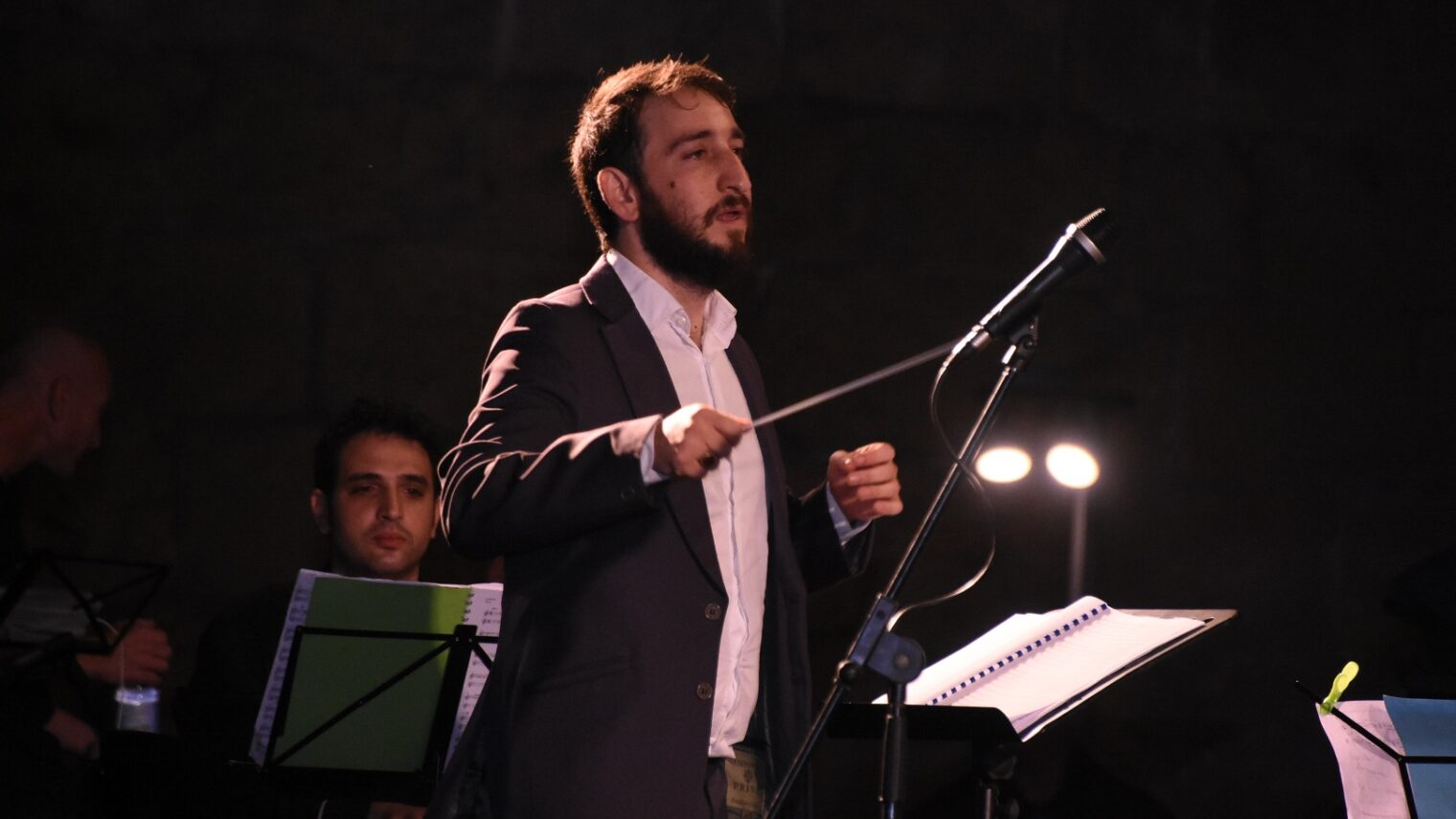 Tom Cohen conducts a performance at the Arabesque Acre Festival, 2018. Photo: courtesy
