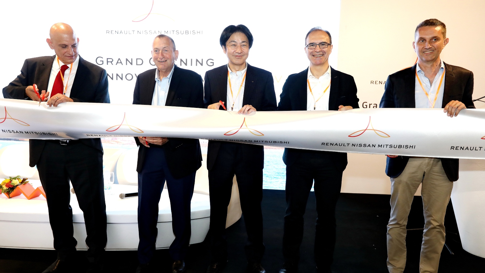 From left, Israel Innovation Authority CEO Aharon Aharon, Tel Aviv Mayor Ron Huldai, and Alliance executives Tsuyoshi Yamaguchi, Gaspar Gascon and Antoine Basseville Abellan at the inauguration of the new Renault-Nissan innovation lab. Photo by Niv Kantor