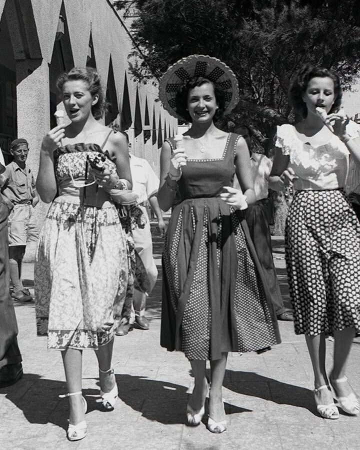 Israel’s beauty pageant winners of 1950 keep cool with ice pops on a hot Tel Aviv day. Photo by GPO