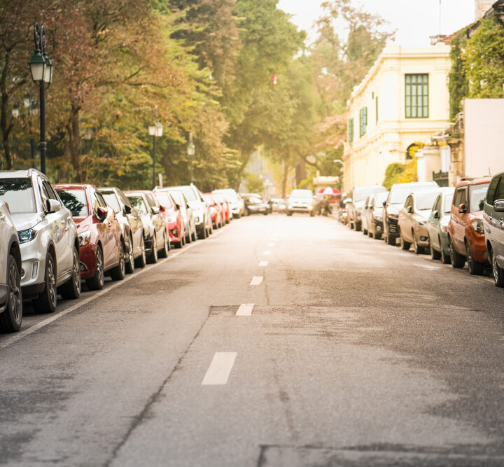 In many Western cities, it takes an average of 17 to 21 minutes to find parking on the street during the day. Photo by Shutterstock