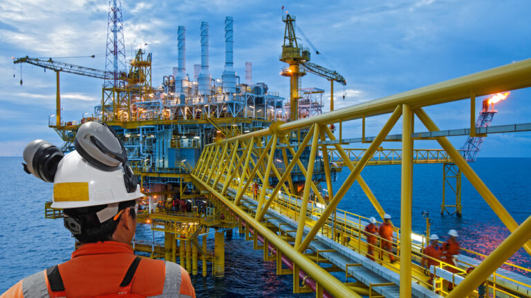 Oil rigs are one of the main customers for Fieldbit. Illustrative photo via Shutterstock.com