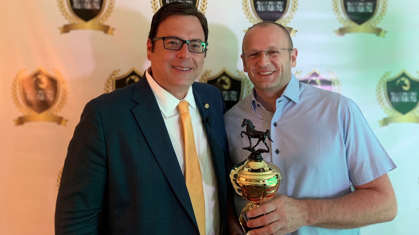Checkmarx CEO Emmanuel Benzaquen, right, accepting the 2019 Black Unicorn Award from judge Gary Miliefsky. Photo: courtesy