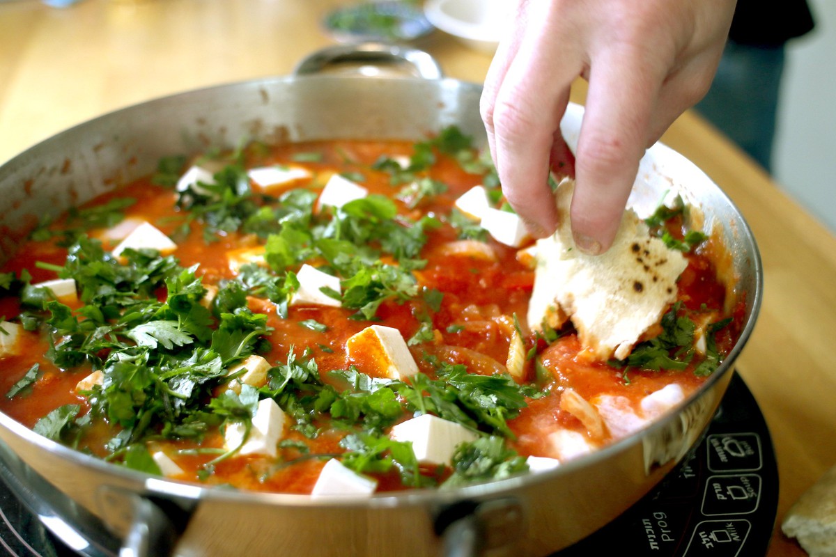 Eggs, tomato, peppers… the perfect shakshuka dish. Photo still from film