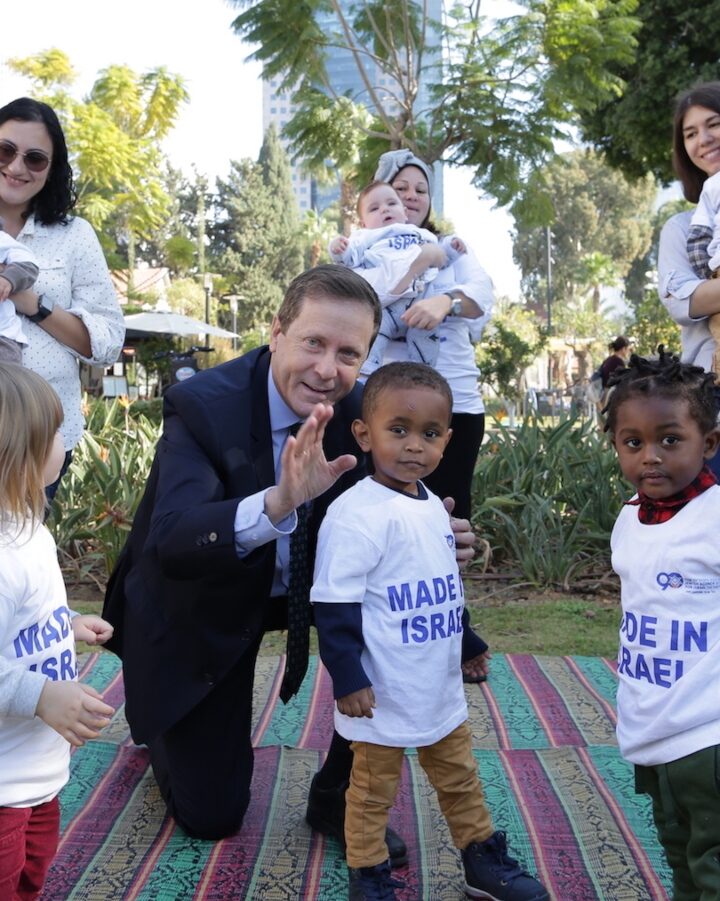 Jewish Agency Chairman Isaac Herzog with immigrants to Israel and their native-born Israeli children. Photo: courtesy