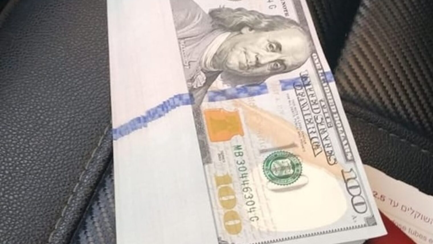 The cash found on the backseat of Moshe Barkat’s taxicab. Photo via Channel 2 News/Mako