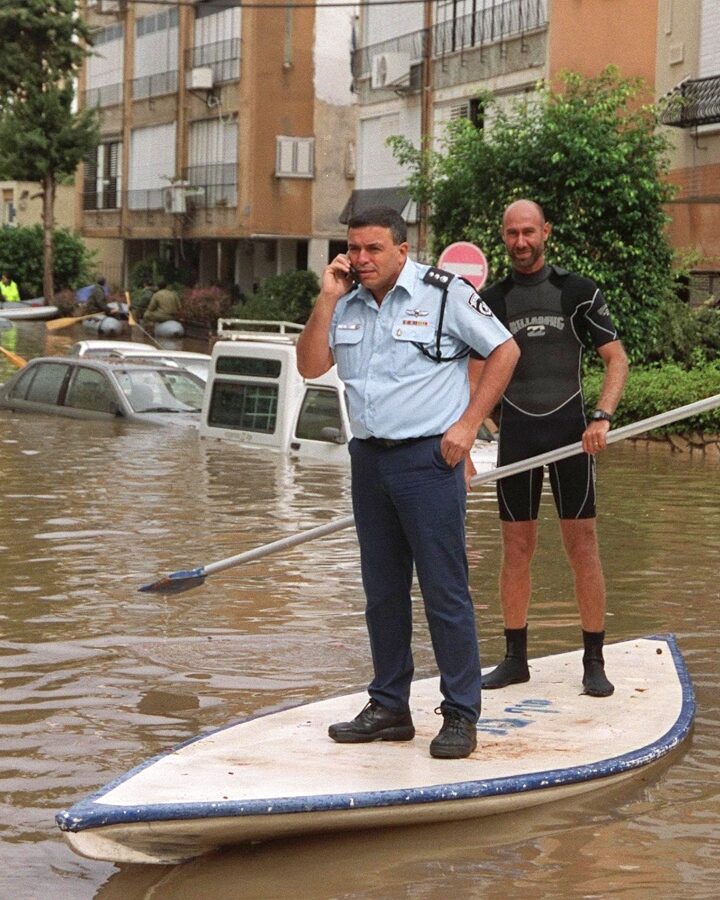 Bat Yam police in the seaside city of Bat Yam searching for trapped residents in need of rescuing. Credit: GPO