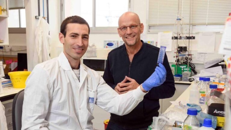 Oren Yifa, left, and Prof. Eldad Tzahor at the Weizmann Institute of Science in Rehovot, Israel. Photo: courtesy