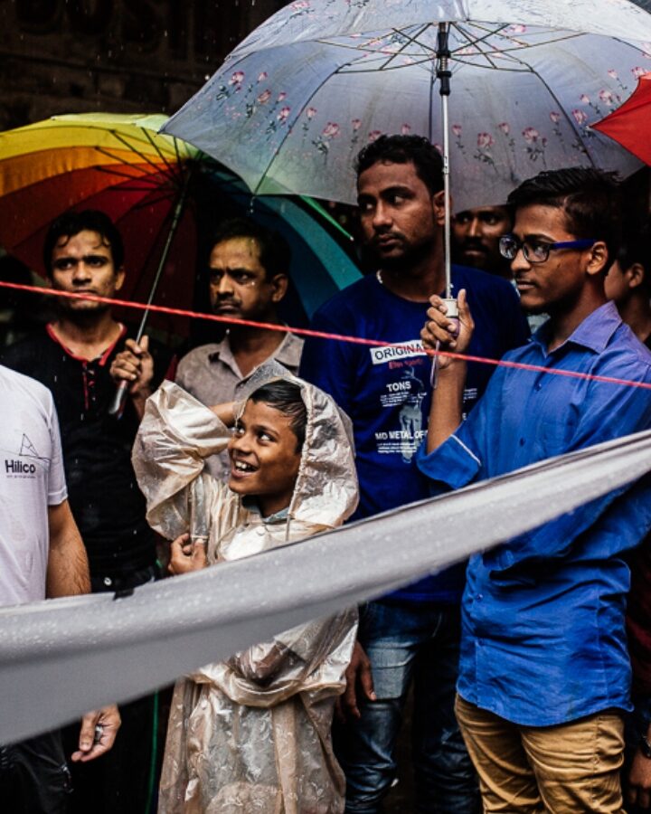 Cofounder Moshe Belilty using Hilico’s device to help Mumbai residents harvest rainwater. Photo © Eyal Yassky