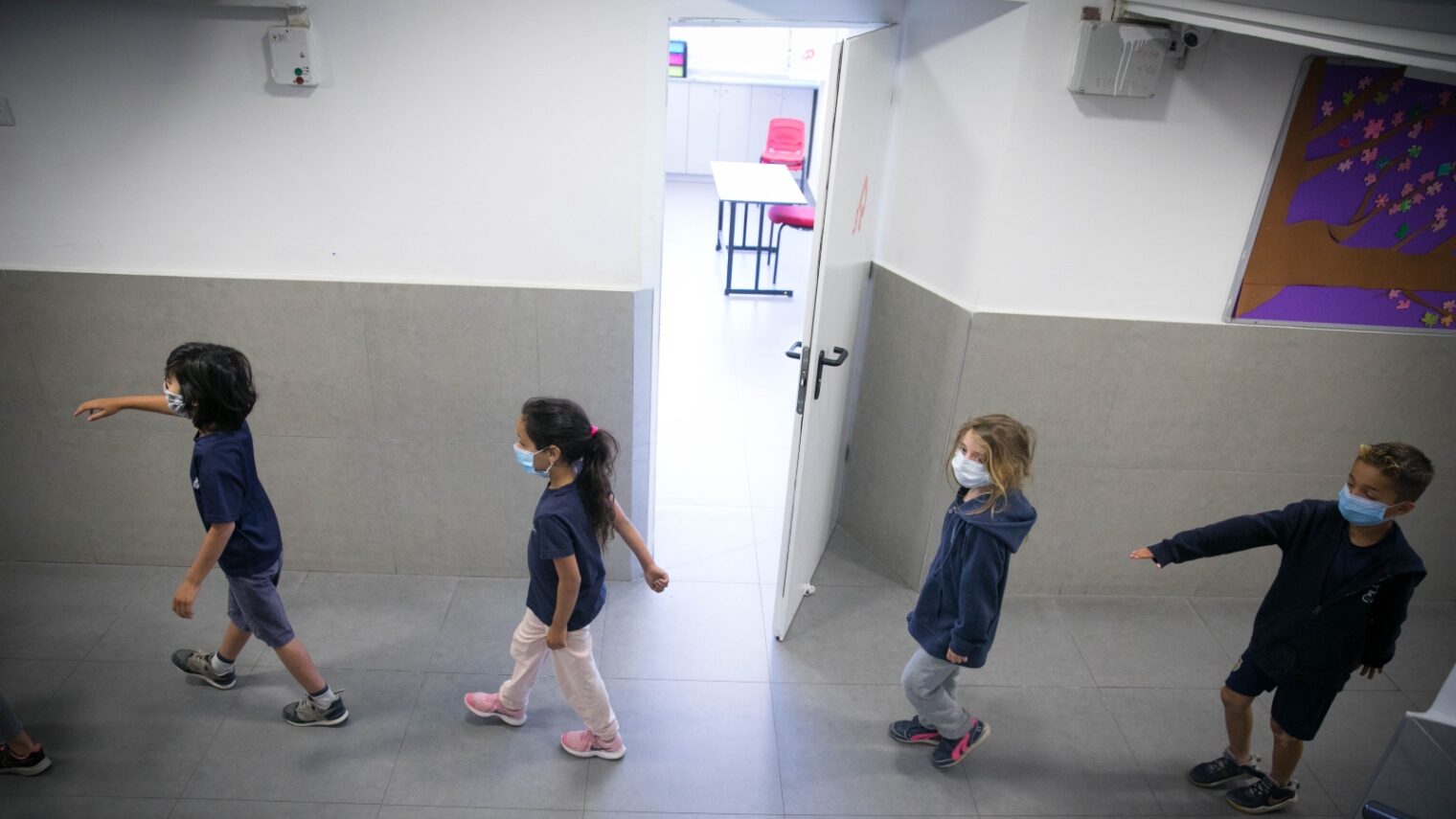 Israeli children began a gradual return to school on May 3, 2020. Photo by Olivier Fitoussi/Flash90