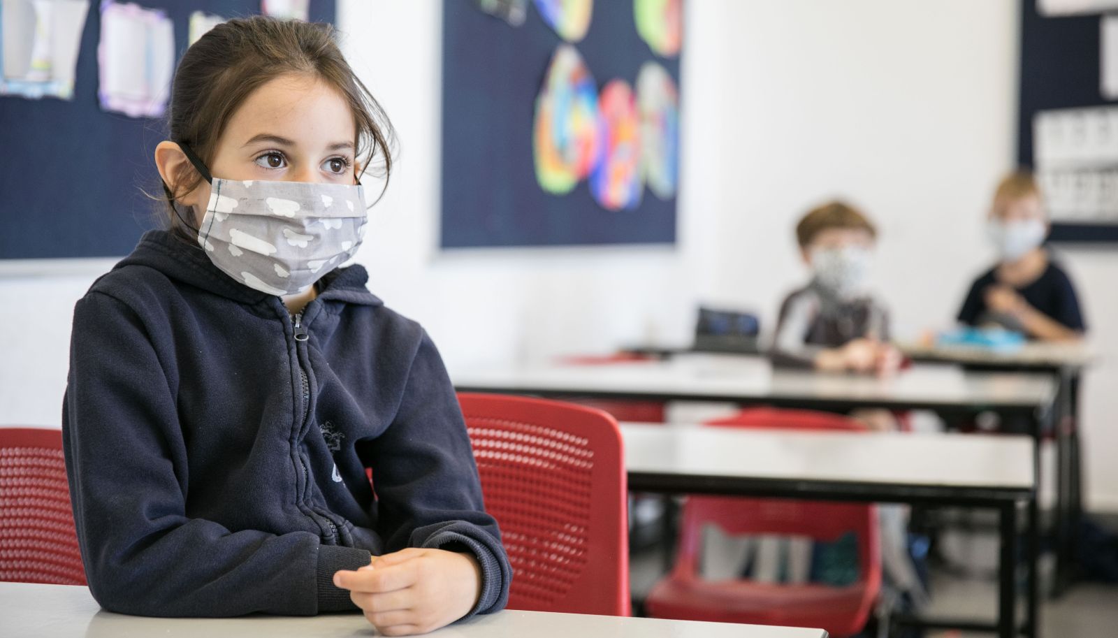 Israeli students wear protective facemasks as they return to school for the first time since the coronavirus outbreak, May 3, 2020. Photo by Olivier Fitoussi/Flash90