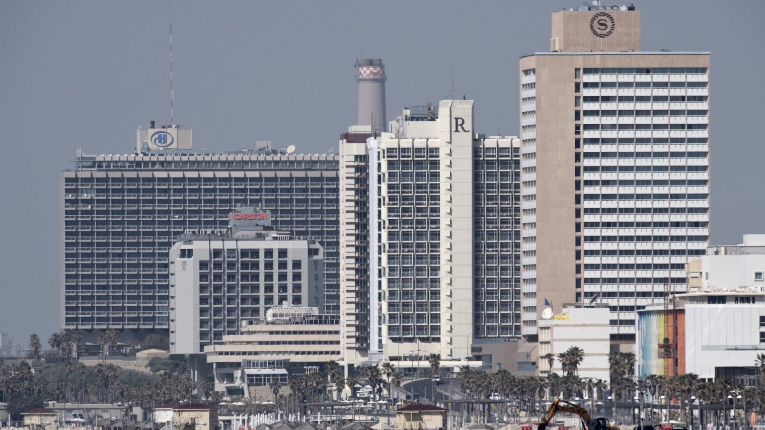 Hotels at Tel Aviv's coastline, March 2020. Photo by Gili Yaari /Flash90