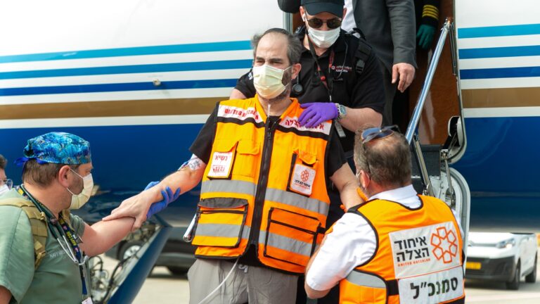 Eli Beer arriving home to Israel on April 21, 2020, after being hospitalized with Covid-19. Photo by Shira Hershkop