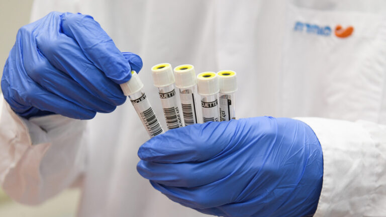 Technicians carry out diagnostic tests for coronavirus at a lab in Lod. Photo by Yossi Zeliger/Flash90