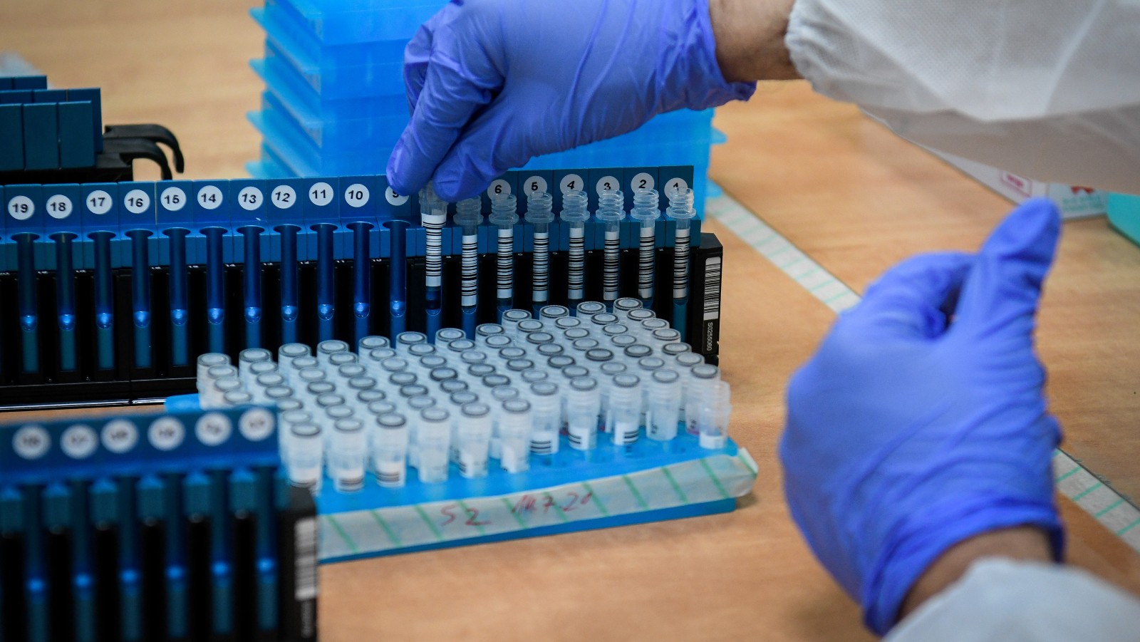 Testing for coronavirus in a IDF lab in Israel. Photo by Yossi Zeliger/FLASH90