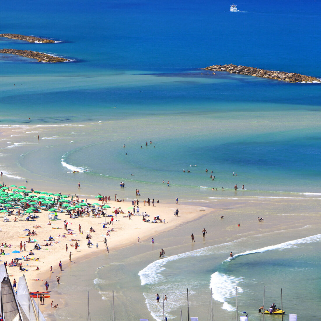 Feel the summer vibes on the Tel Aviv beach line. Photo by Shutterstock