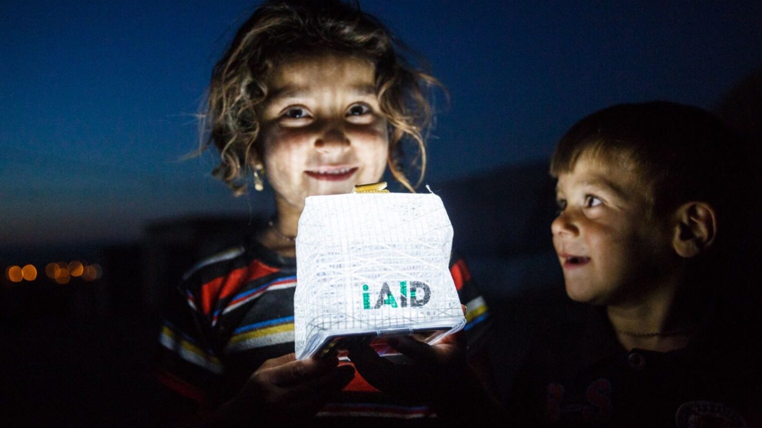 iAID (SmartAID) delivered solar lanterns to Yazidi refugees in the Sinjar Mountains, Kurdistan. Photo by David Lohmueller