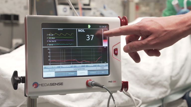 Medasense’s PMD-200 device monitors and quantifies patients’ pain response using artificial intelligence and a proprietary noninvasive sensor platform. Photo: courtesy