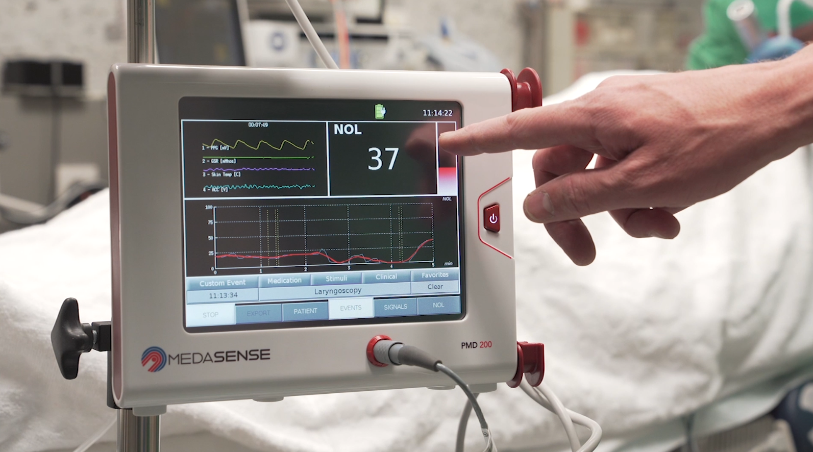 Medasense’s PMD-200 device monitors and quantifies patients’ pain response using artificial intelligence and a proprietary noninvasive sensor platform. Photo: courtesy