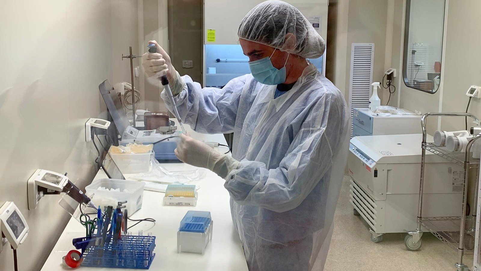 An Enlivex employee turning human donor cells into an immunotherapy treatment called Allocetra. Photo: courtesy