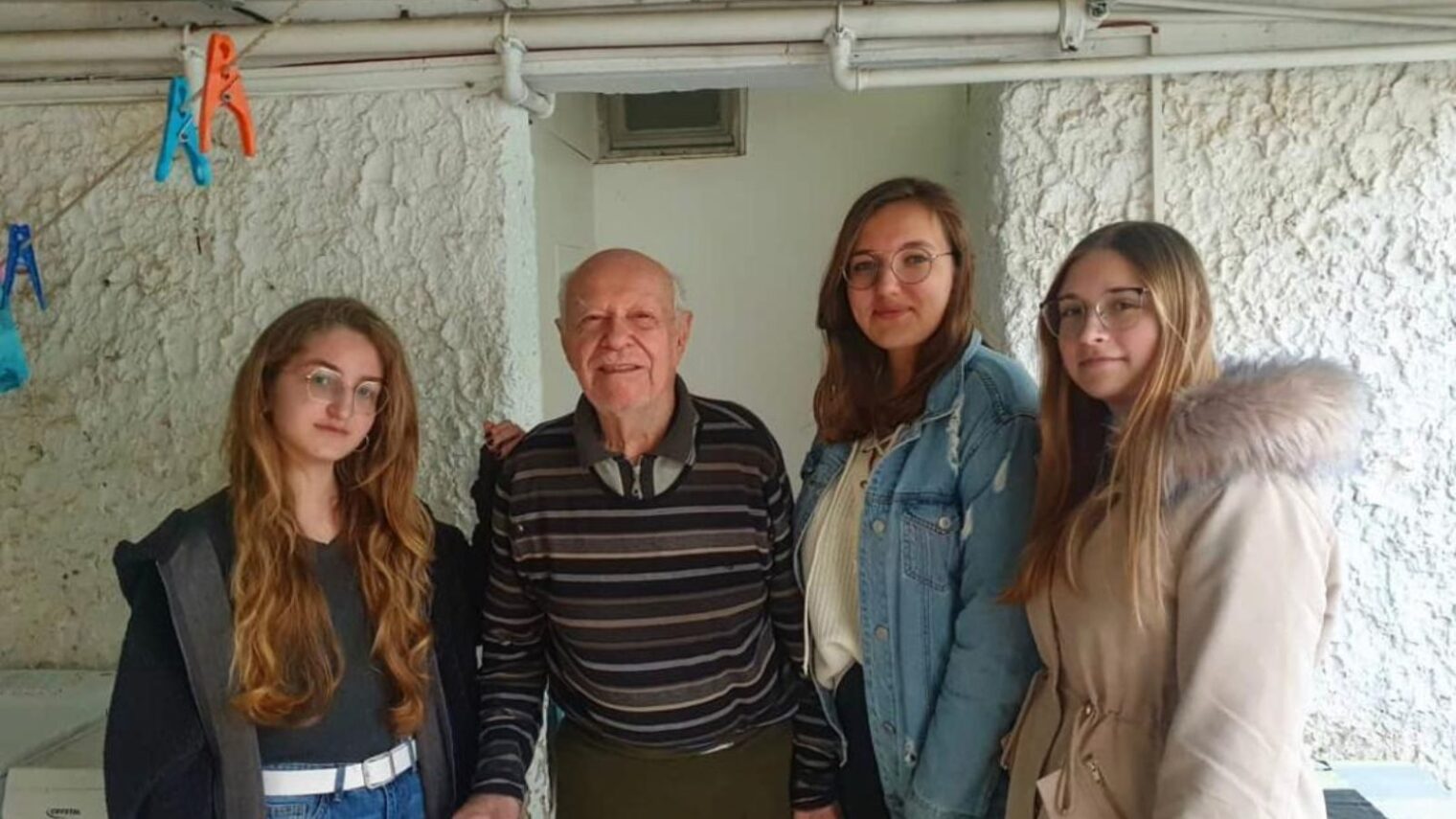 Teenage volunteers visit an elderly person in the southern city of Ashkelon. Photo: courtesy