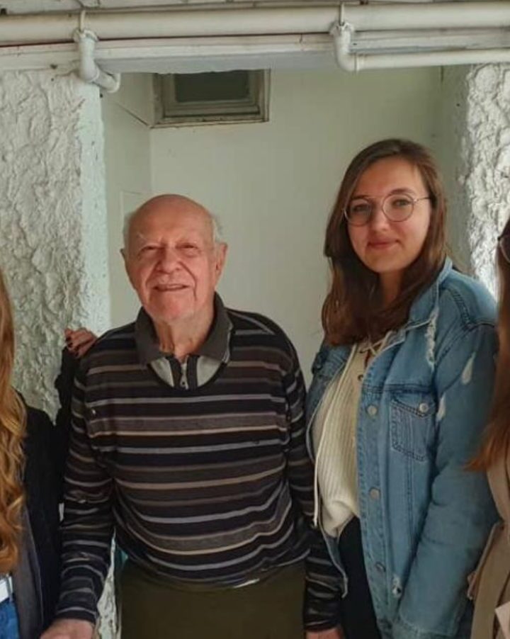 Teenage volunteers visit an elderly person in the southern city of Ashkelon. Photo: courtesy