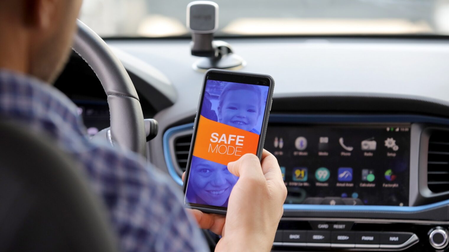 SaverOne automatically limits a driver’s mobile device. Photo by Itzik Biran