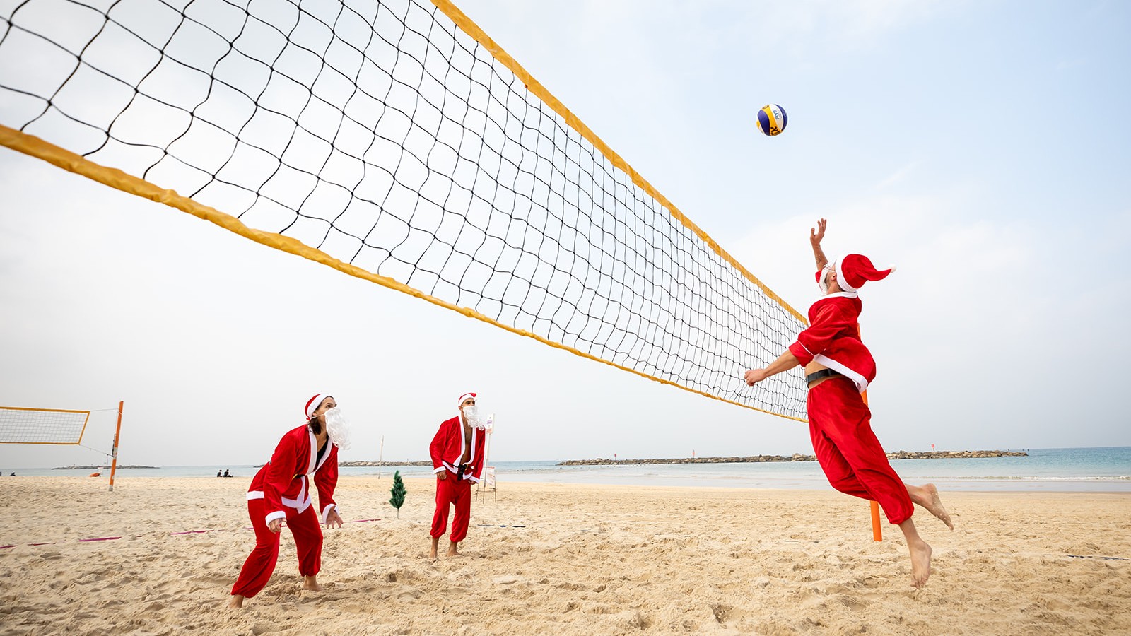 Volleyball Santas in Tel Aviv. Photo by YoSee Gamzoo Letova/Tel Aviv Global & Tourism