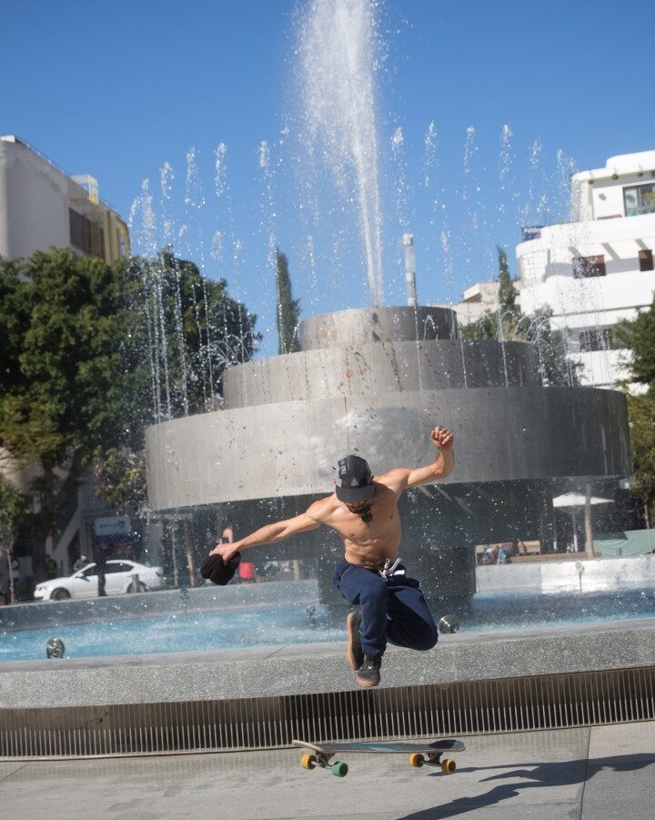 A skateboarder in Dizengoff Square in Tel Aviv in the midst of a national lockdown, February 1, 2021. Photo by Miriam Alster/FLASH90