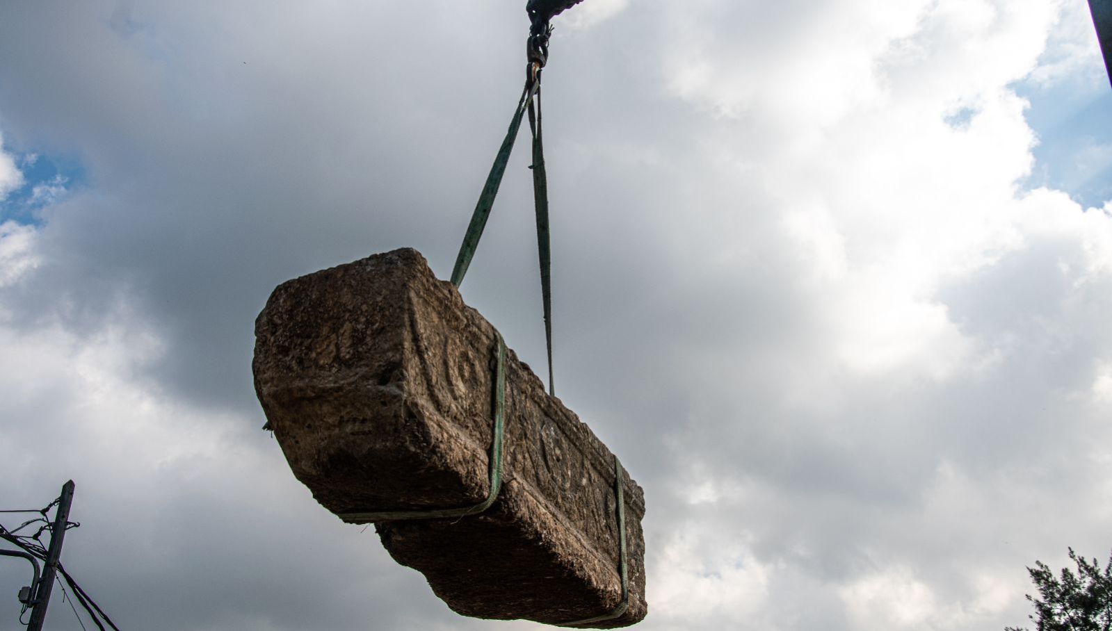 One of the ancient sarcophagi unearthed at the Ramat Gan Safari Park hangs high off the ground. Photo by Yoli Schwartz/Israel Antiquities Authority