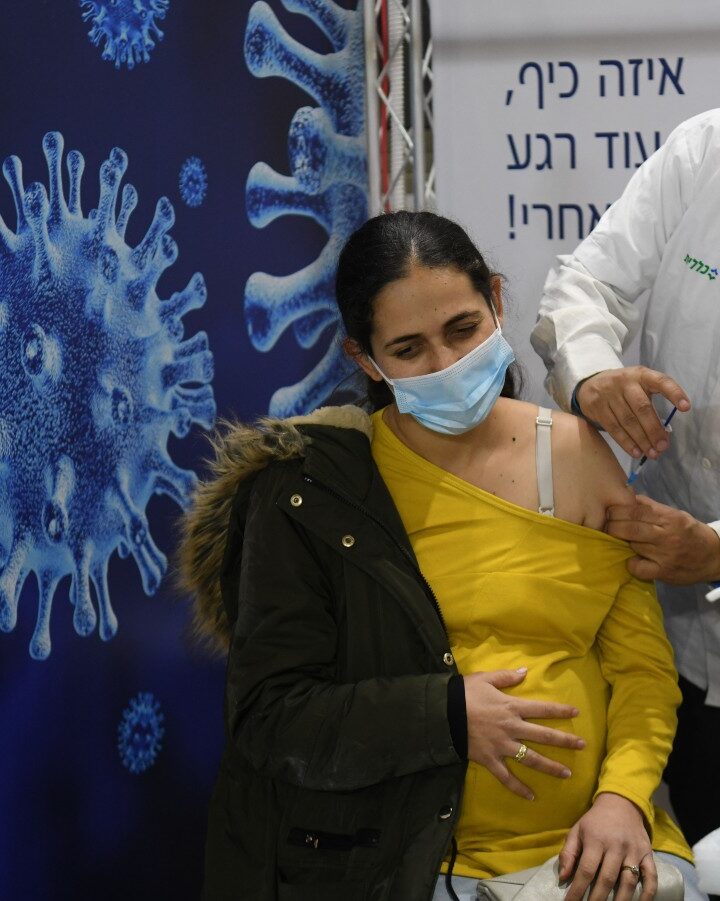 A pregnant woman receives a Covid-19 vaccine injection in Or Yehuda, February 25, 2021. Photo by Flash90