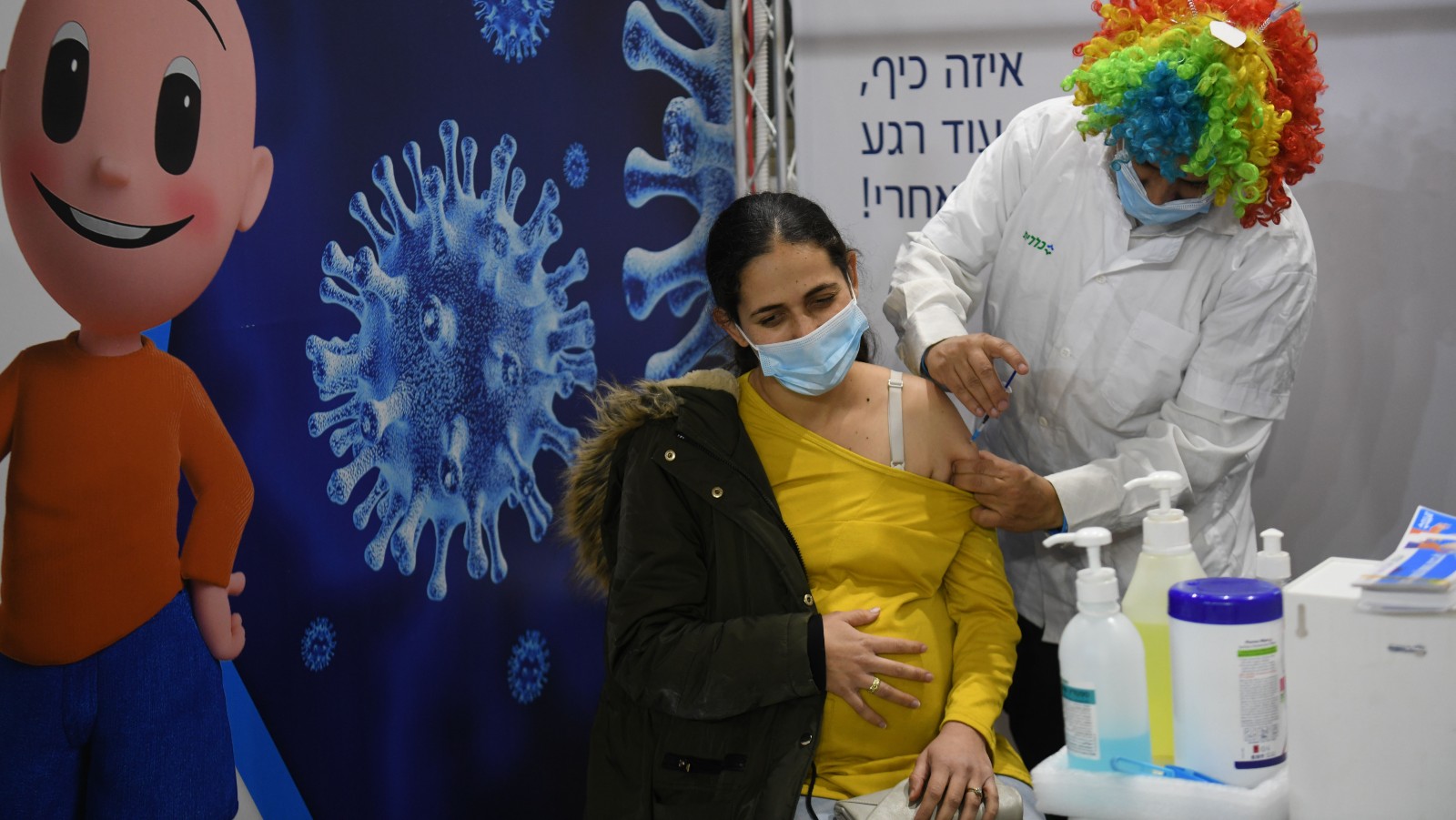 A pregnant woman receives a Covid-19 vaccine injection in Or Yehuda, February 25, 2021. Photo by Flash90