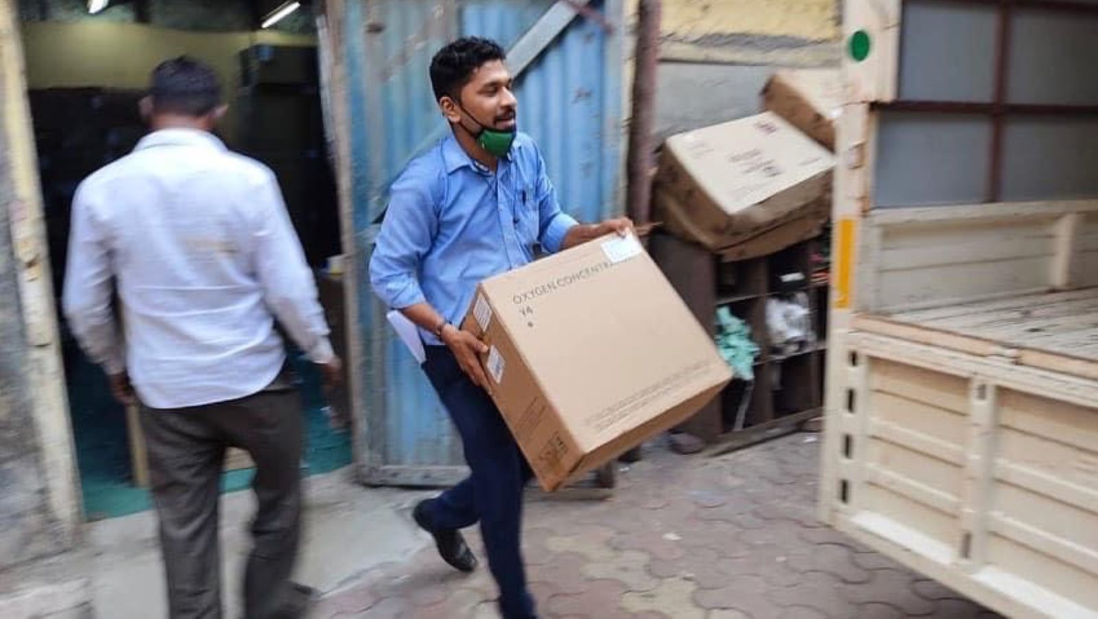 An oxygen concentrator provided by Israeli NGO SmartAID makes its way to medical facilities in India. Photo courtesy of SmartAID