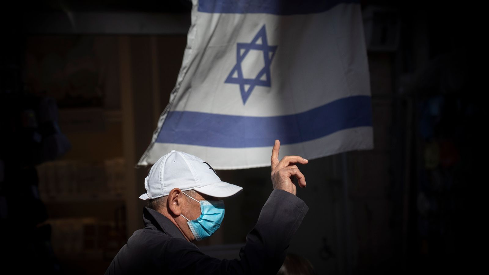 A man wears a facemask in downtown Jerusalem in December 2020. Photo by Olivier Fitoussi/Flash90