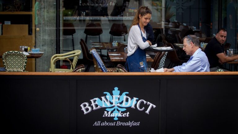 Benedict’s Sarona Market location. The chain offers breakfast in Tel Aviv 24/7. Photo by Miriam Alster/Flash90