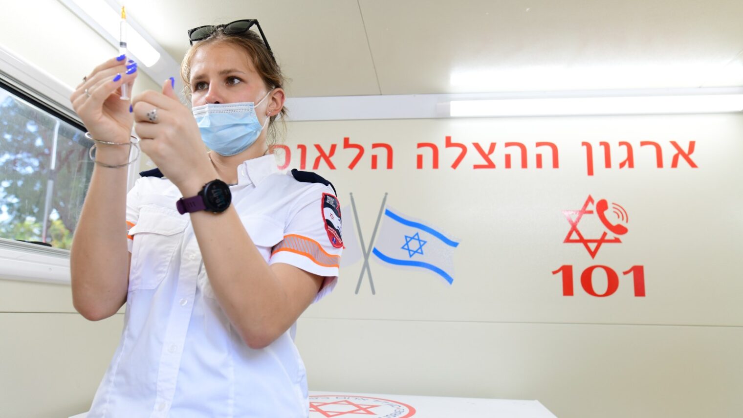 A health worker preparing a Covid-19 vaccine in Tel Aviv, July 4, 2021. Photo by Tomer Neuberg/Flash90