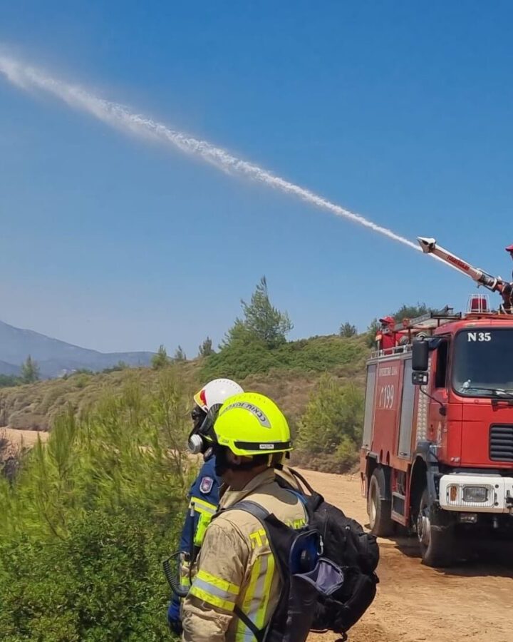 Israeli firefighters battling blazes in Greece. Photo courtesy of the Israel Ministry of Foreign Affairs