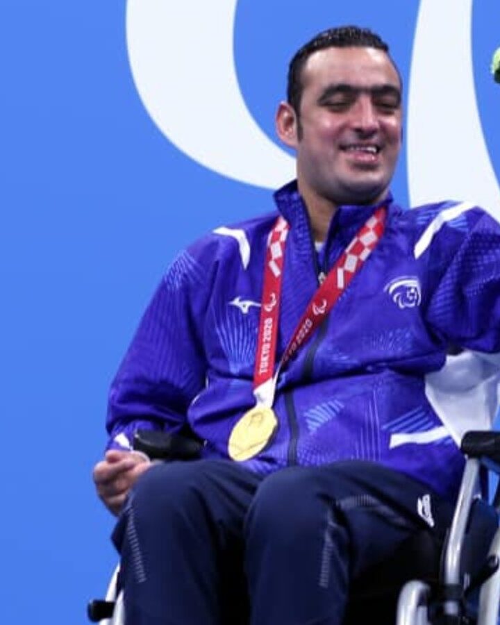 Israeli Paralympic swimmer Iyad Shalabi with his gold medal. Photo by Keren Isaacson/IPC
