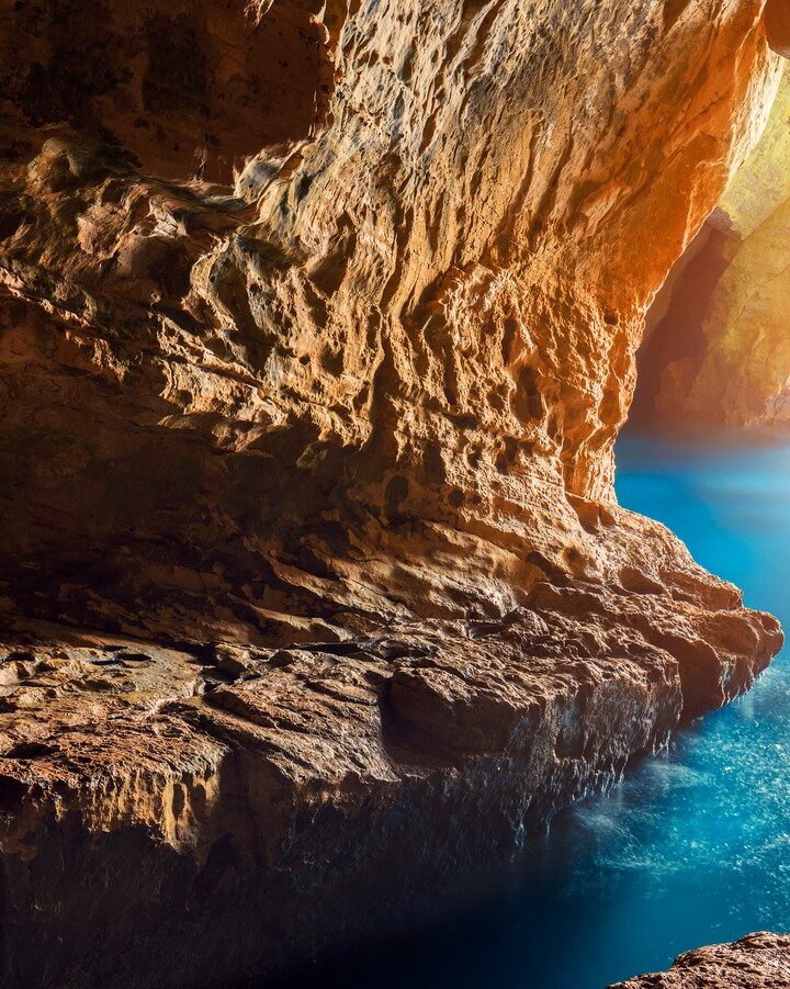 Photo of Rosh Hanikra grottoes via Shutterstock.com